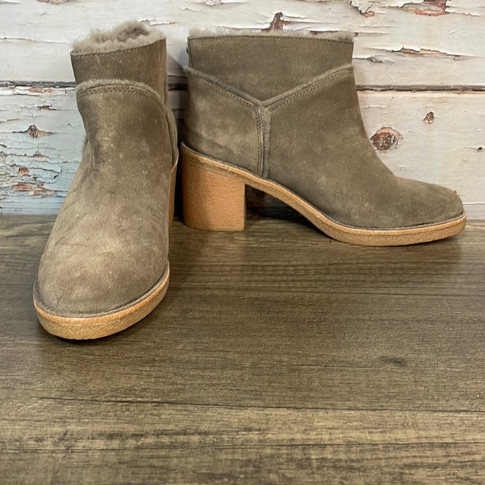 UGG Kasen bootie size 8​​
